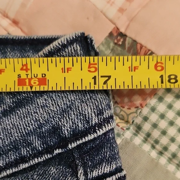 Levi 711 Skinny- 33 with Frayed cuff - Picture 8 of 11